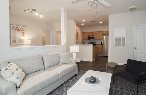 Durham Apartamento | Modern Apartment in Prime Location (ID2618X60)