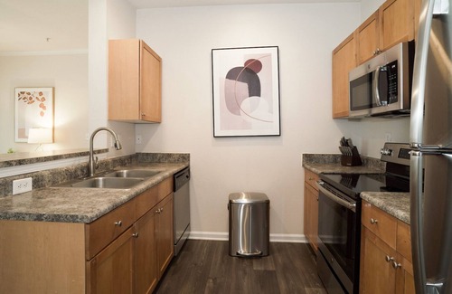 Durham Apartamento | Modern Apartment in Prime Location (ID2618X60)
