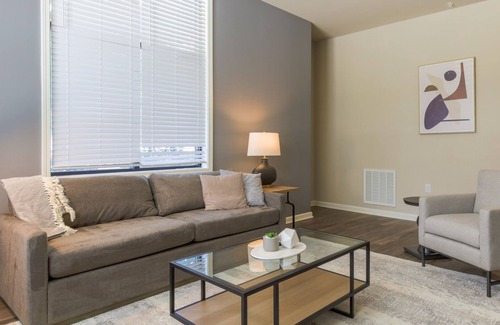 Wilmington Apartamento | Modern Apartment in Prime Location (ID9422X79)
