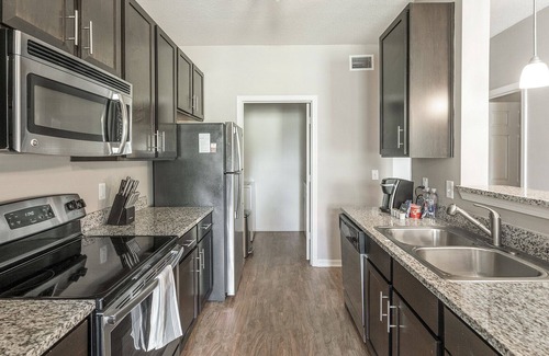 Smyrna Apartamento | Modern Apartment in Prime Location (ID2796X33)