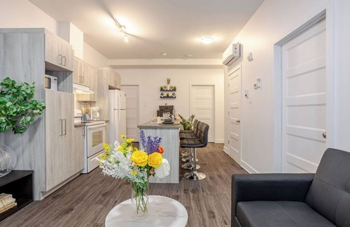 Southwest Apartamento | Modern Apartment in the Heart of Griffintown