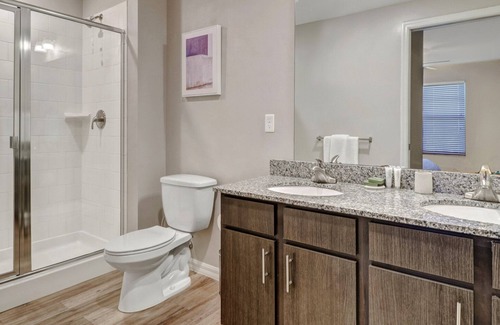 Trafalgar Apartamento | Modern Apartment in Prime Location (ID8403X48)