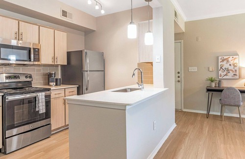 Far North Dallas Apartamento | Modern Apartment in Prime Location (ID3078X68)