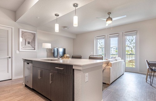 Biggar Apartamento | Modern Apartment in Prime Location (ID8083X55)