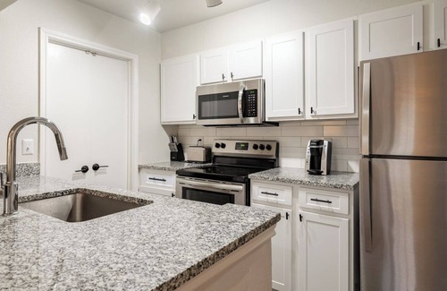 Fort Worth Apartamento | Modern Apartment in Prime Location (ID6054X71)