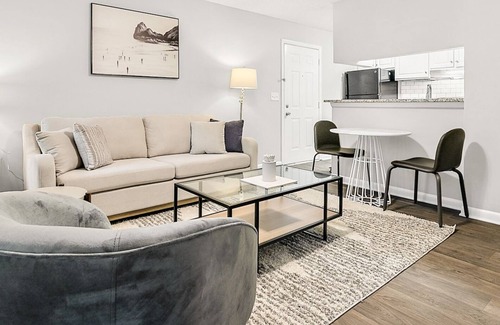 New Irving Park Apartamento | Modern Apartment in Prime Location (ID6735X37)