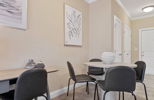 Greensboro Apartamento | Modern Apartment in Prime Location (ID7829X28)