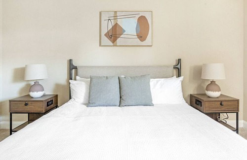 Greensboro Apartamento | Modern Apartment in Prime Location (ID1285X345)