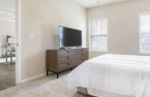 Jamestown Apartamento | Modern Apartment in Prime Location (ID8560X36)