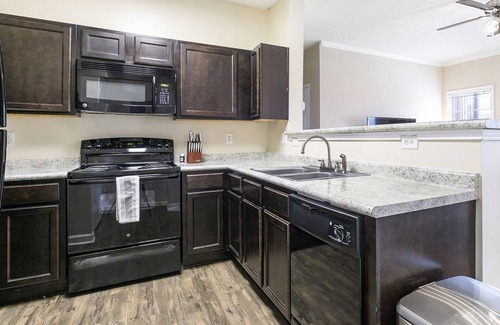 Jamestown Apartamento | Modern Apartment in Prime Location (ID8560X36)