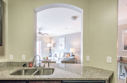 Wake Forest Apartamento | Modern Apartment in Prime Location (ID7358X81)