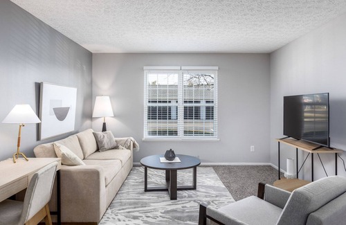 Lewis Center Apartamento | Modern Apartment in Prime Location (ID8607X44)