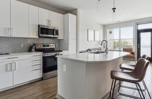 River District Apartamento | Modern Apartment in Prime Location (ID6832X09)