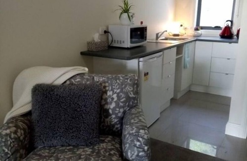 Sassafras Cabina | Apartamento moderno en una propiedad rural.