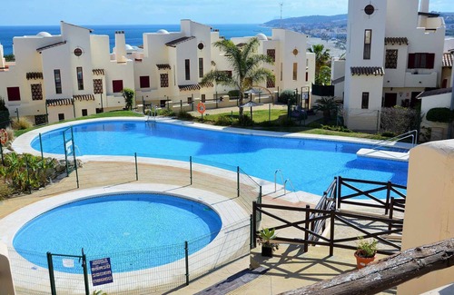 Bahia de Casares Apartamento | Apartamento moderno, terraza con vistas, internet
