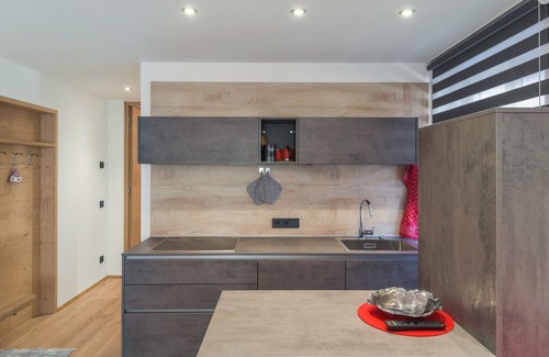 Santa Cristina Val Gardena Apartamento | Moderno apartamento "Ulli" cerca del teleférico con vistas a la montaña y Wi-Fi