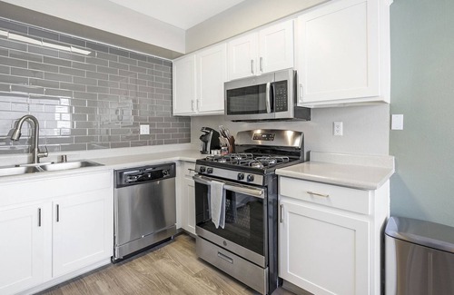 Spring Valley Apartamento | Modern Apartment in Prime Location (ID9400X62)