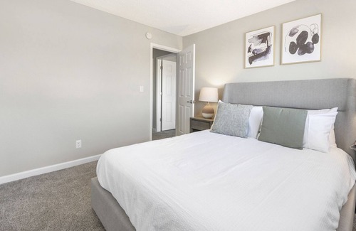 Spring Valley Apartamento | Modern Apartment in Prime Location (ID9400X62)