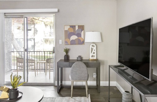 Spring Valley Apartamento | Modern Apartment in Prime Location (ID1206X797)