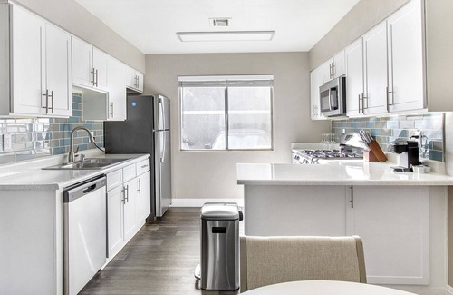 Spring Valley Apartamento | Modern Apartment in Prime Location (ID1206X797)