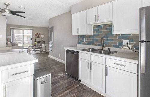 Spring Valley Apartamento | Modern Apartment in Prime Location (ID1206X797)