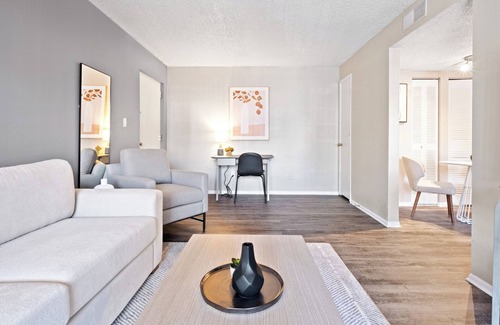 St. Petersburg - Clearwater Apartamento | Modern Apartment in Prime Location (ID7983X03)