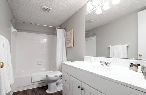 St. Petersburg - Clearwater Apartamento | Modern Apartment in Prime Location (ID7983X03)