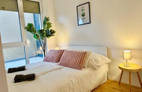 Wiener Neudorf Apartamento | Modern Apartment with Balcony near SCS