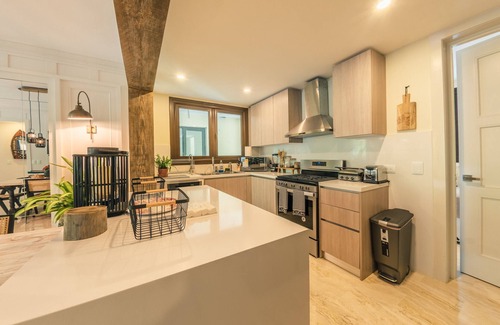 Puerto Bahia Apartamento | Modern apartment with lake view in El Portillo QB