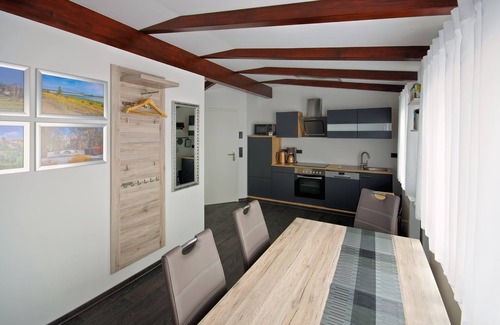 Freienhufen Apartamento | Apartamento moderno con mucho espacio para 4 personas.