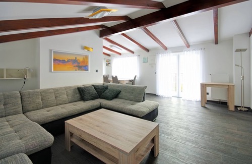 Freienhufen Apartamento | Apartamento moderno con mucho espacio para 4 personas.