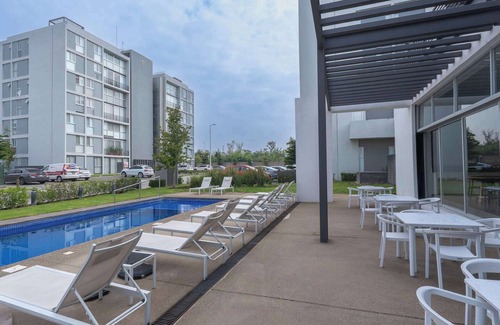 Tlajomulco de Zuniga Apartamento | Modern Apartment with Terrace and Pool Access