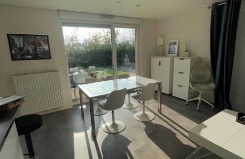 Poteries Apartamento | Modern apartment with garden / Tram / free parking