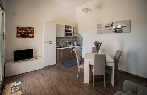 Montevago Apartamento | Apartamento moderno con piscina, jardín, wifi, terraza, barbacoa, aire acond.