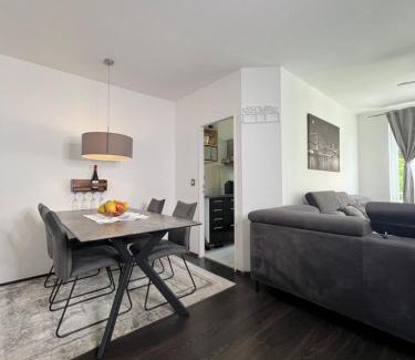 Wolfsburg Apartamento | Modern Apartment with Balcony & Parking