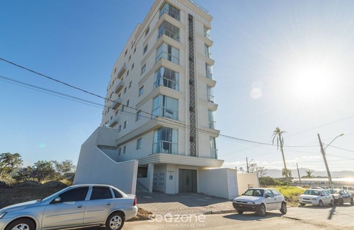 Porto Belo Apartamento | Modern Apartment with barbecue in Porto Belo LDA0703
