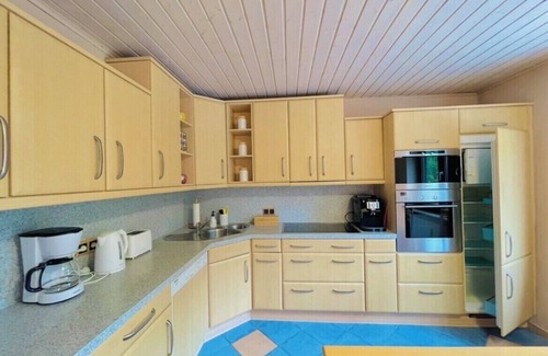 Dinslaken Apartamento | Modern apartment with terrace, 15min Centro NETFLIX