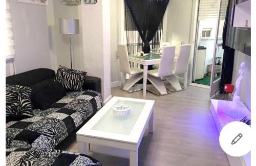 Almeria Apartamento | Modern apartment with jacuzzi and city view, Almería, 80 m²