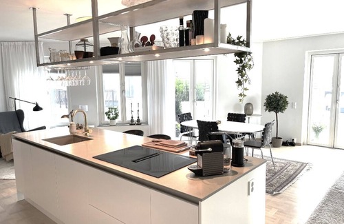 Nacka Apartamento | Modern apartment with large terrace and outdoor spa