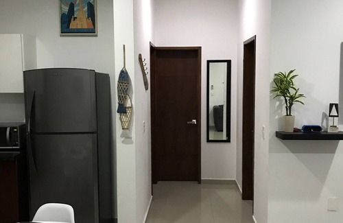 Zona Dorada Condominio | Apt moderno 1er nivel con azotea a 5 min de la playa. (WiFi, cable, aire acondicionado, caldera)