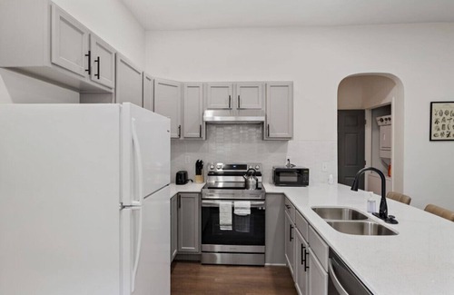 Herron Morton Casa | Modern Apt. | Downtown Charm | Ideal Location