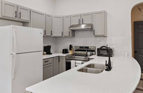 Herron Morton Casa | Modern Apt. | Downtown Charm | Ideal Location