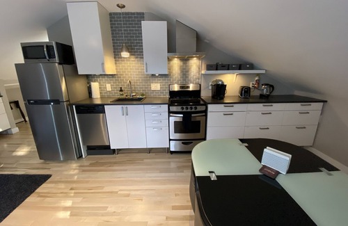 South River City Apartamento | Modern Efficiency Apartment cerca de SOCO con bicicletas - Se admiten perros