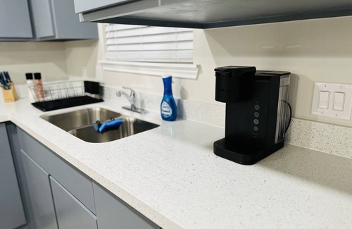 Brownsville Condominio | Modern apt/King bed/Free parking/Wi-fi