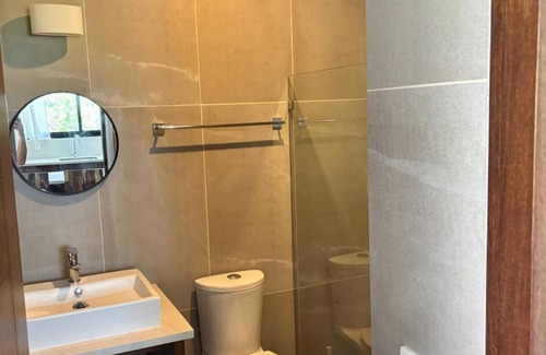 P Chahue Apartamento | Modern Apt with Pool - 5 Min walk to Chahue Beach