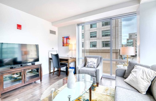 East Cambridge Apartamento | Modern Apt with Access to Sky Terrace