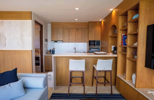 Isla Mujeres Apartamento | Modern Apt with Private Roof Garden & Pool
