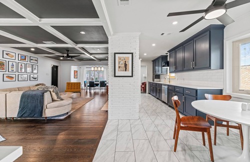 Buckner Terrace - Everglade Park Casa | Modern Art House: 3-Bedroom Home Private Pool!