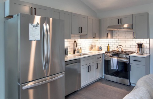 Oakley Casa | Modern Asheville home brand new! Your perfect mountain getaway awaits! n