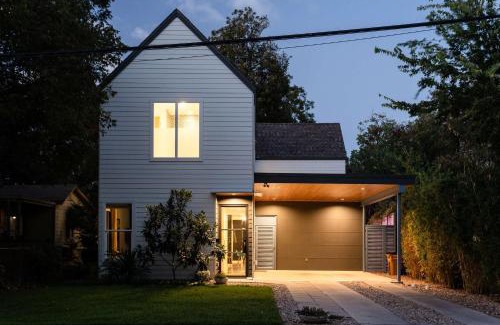 Holly Casa | Modern ATX Mansion 6th Street - 3 min scooter
